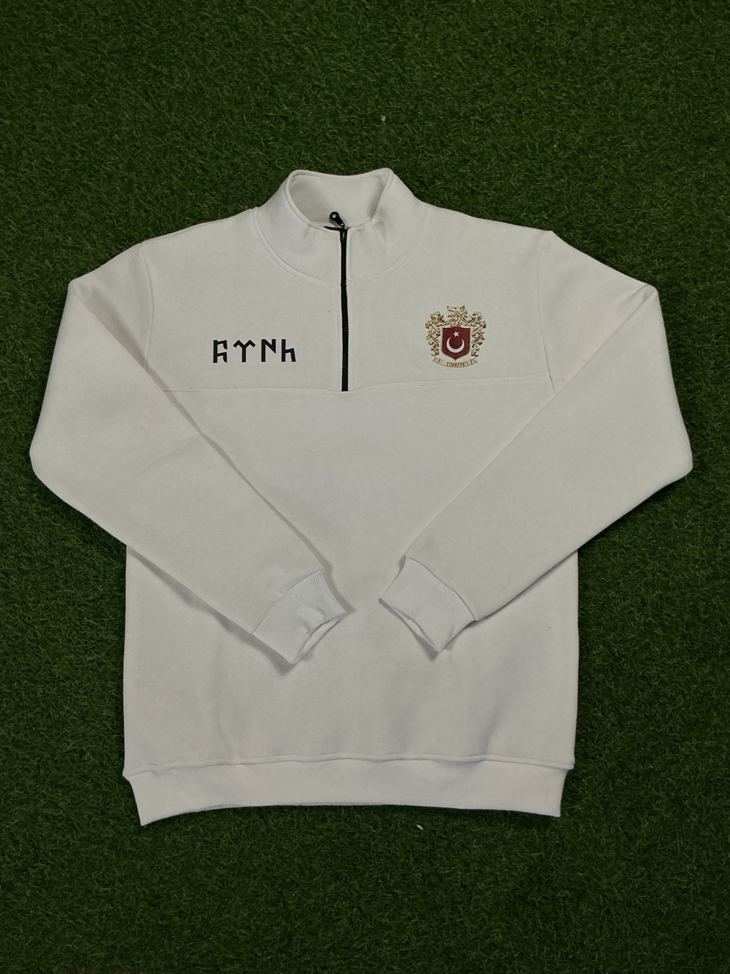 Göktürk Alfabesi Tasarımlı Yarım Fermuarlı Sweatshirt – Kalın 3 İplik Kışlık Kumaş GTY1