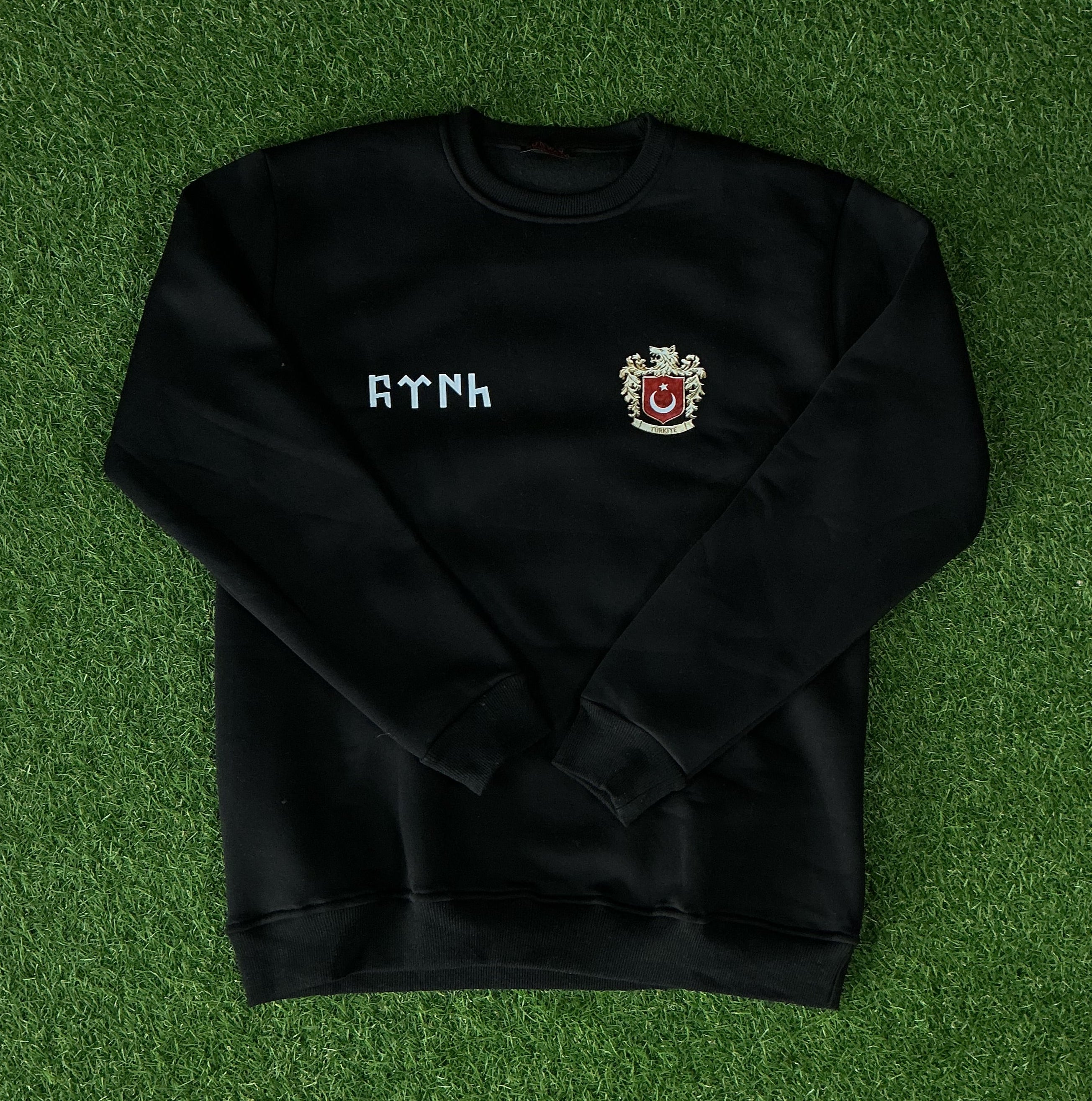 Göktürk Alfabesi Bisiklet Yaka Sweatshirt – Siyah & Beyaz | Minimal ve Anlamlı Tasarım  GTB1